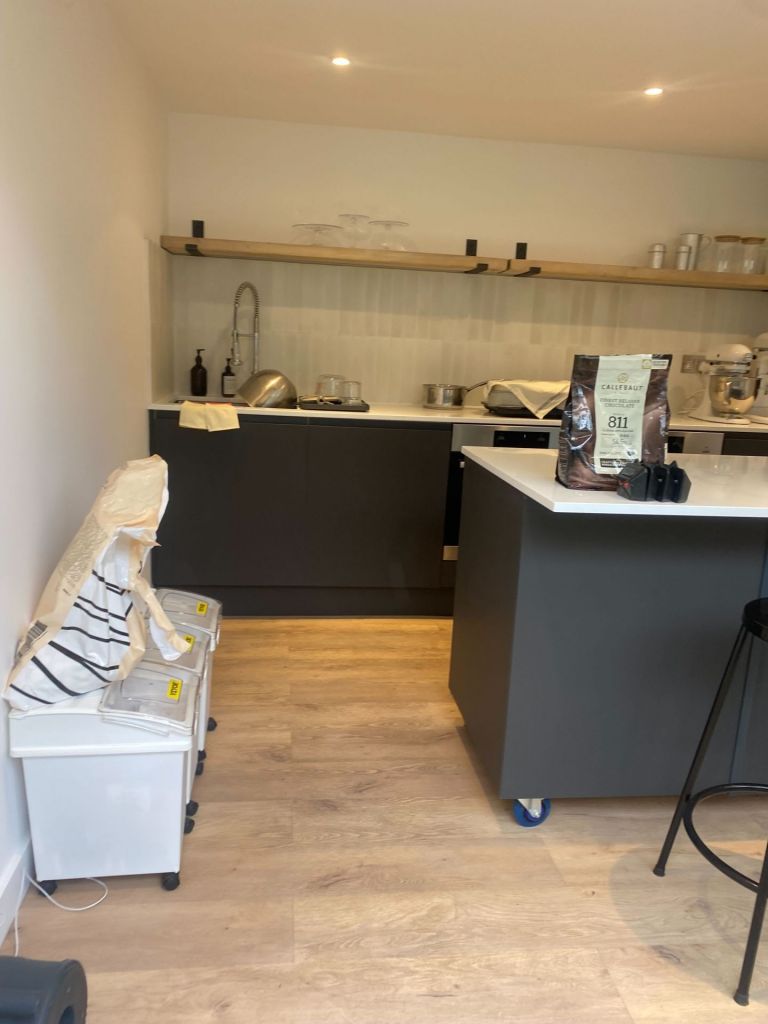 Work from home studios room interior: Garden Studios : The New Frontier for Enterprenures, Creatives and Business owners