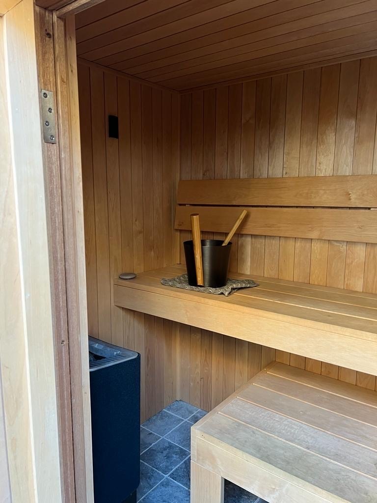 Bespoke garden room by Into The Garden Room