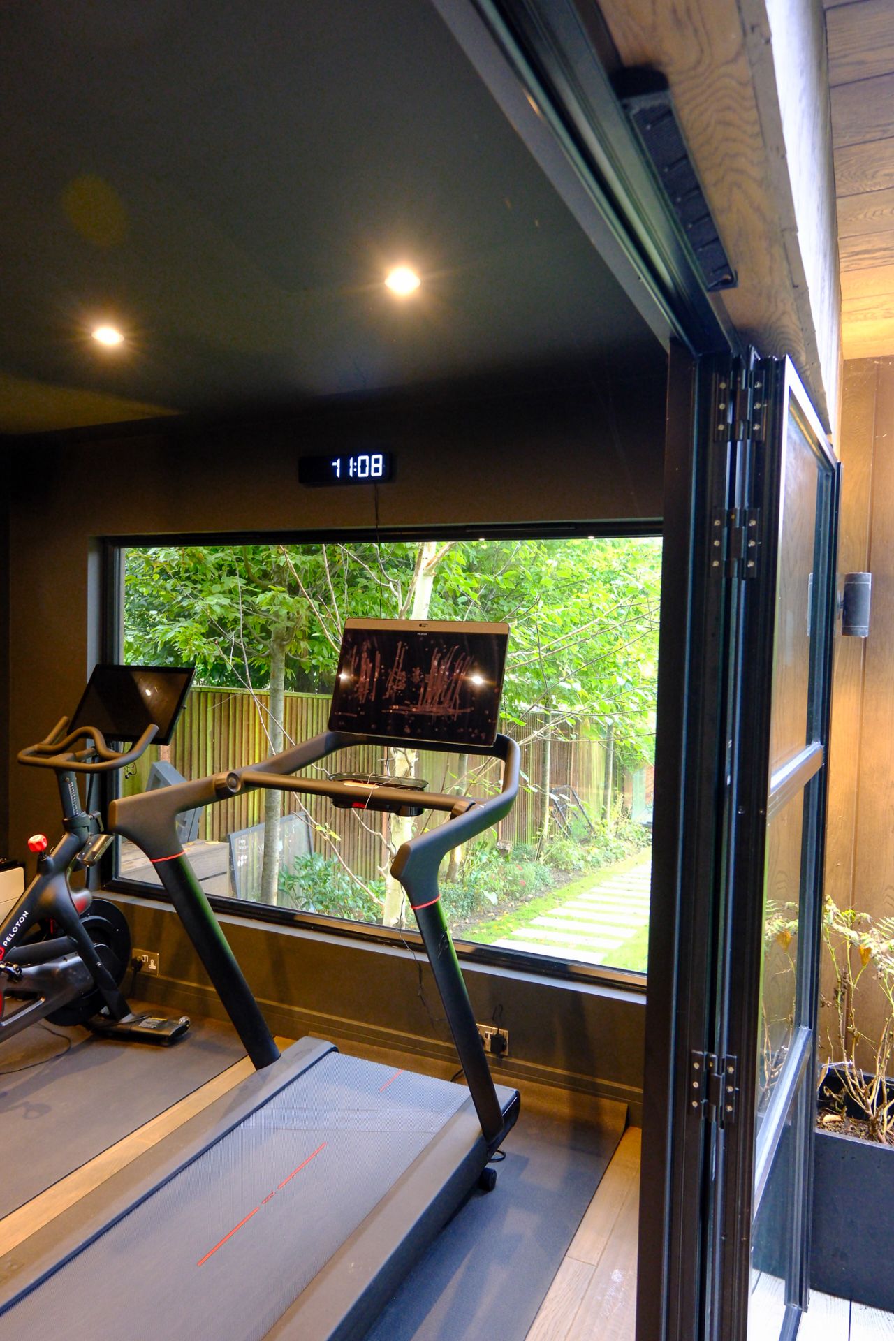 Bespoke garden room by Into The Garden Room