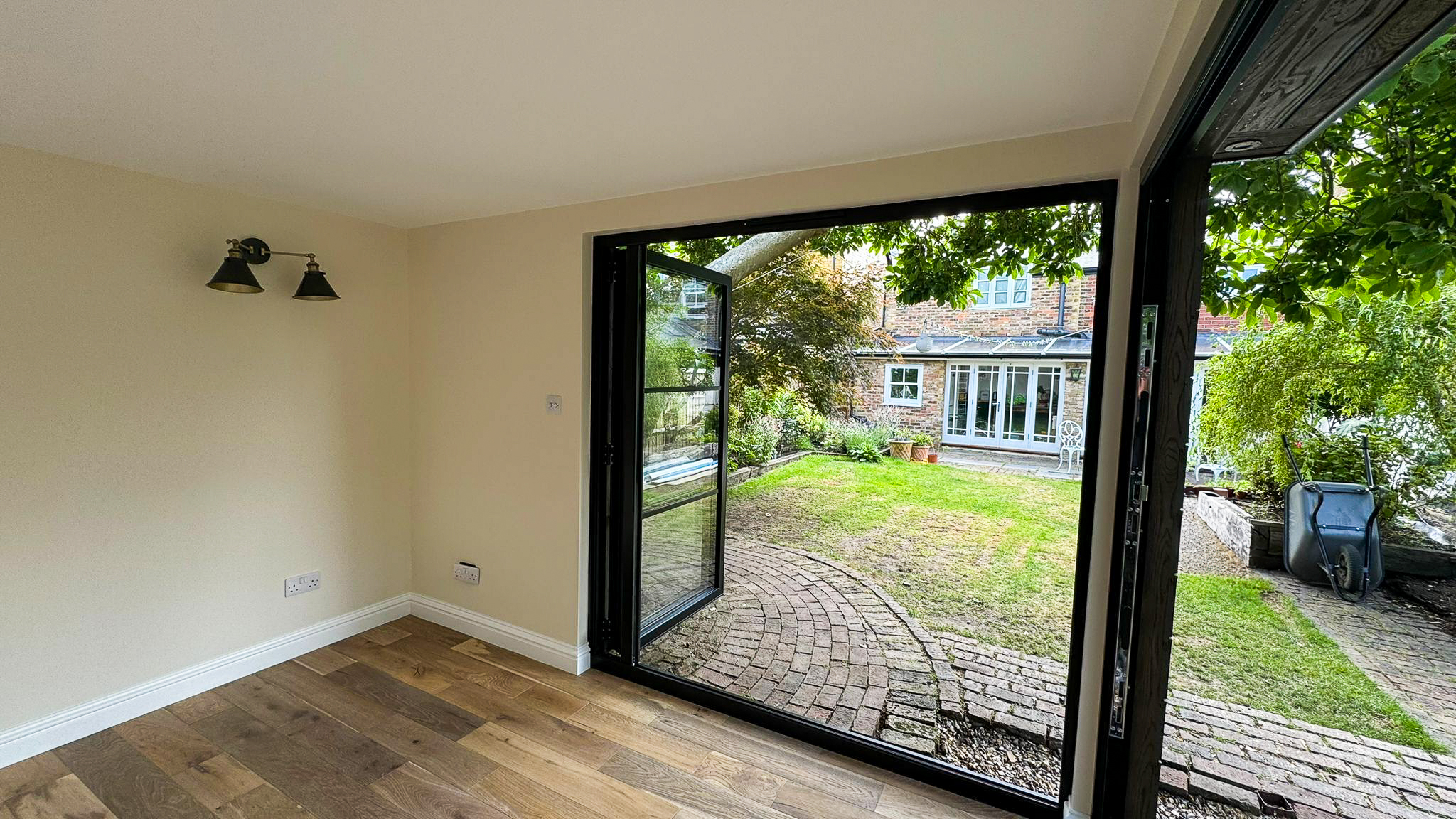 Bespoke garden room by Into The Garden Room