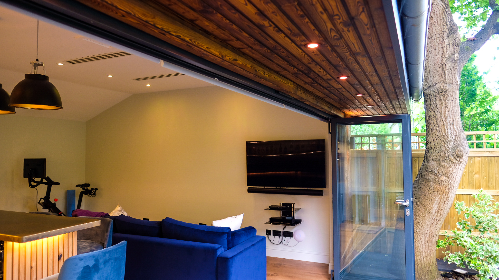 Bespoke garden room by Into The Garden Room