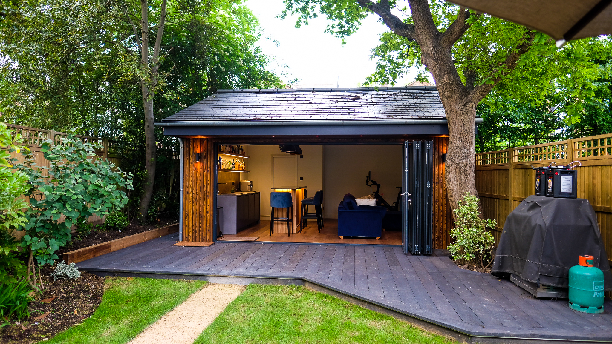 forground-415 Bespoke garden room by Into The Garden Room
