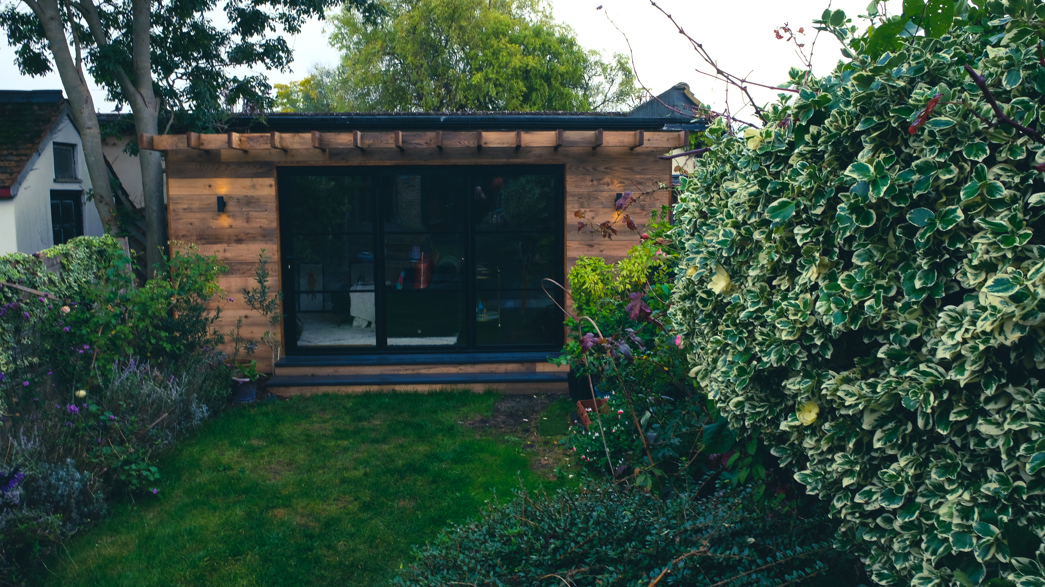 Bespoke garden room by Into The Garden Room
